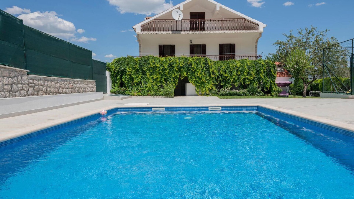 Runovici House | Awesome home in Runovic with WiFi