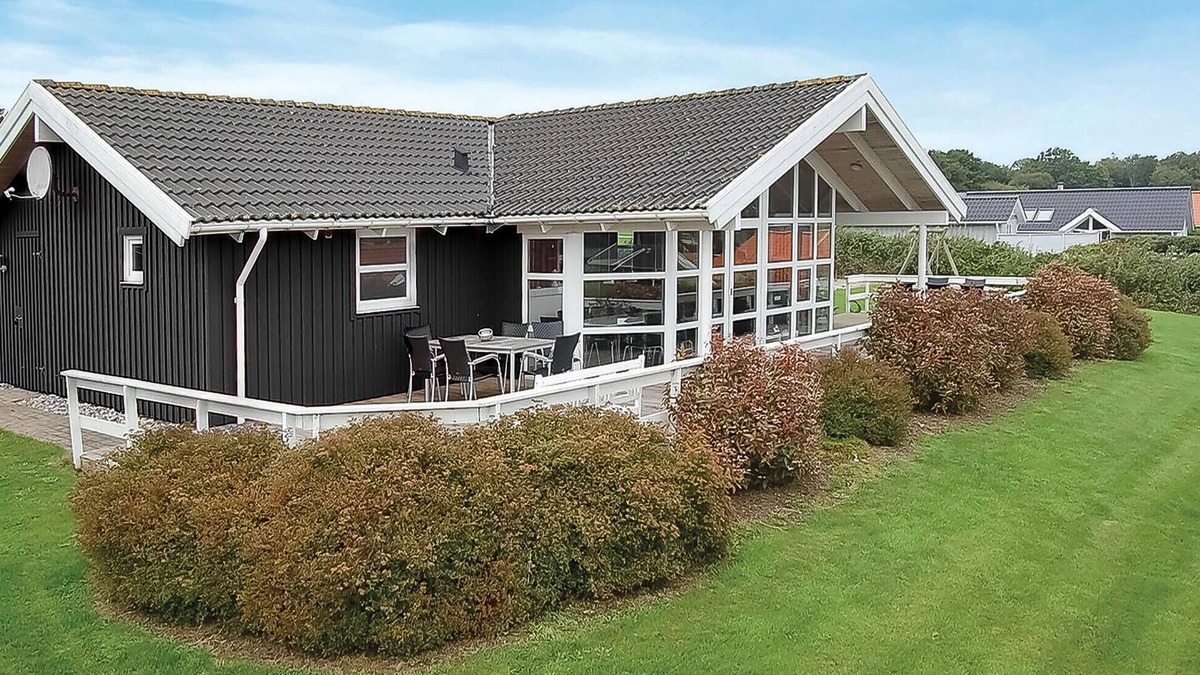 Grønninghoved Strand House | Awesome home in Sjølund with WiFi