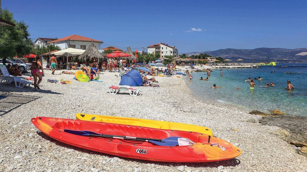 Slatine Apartment | Awesome Home in Slatine With Wifi and 1 Bedrooms
