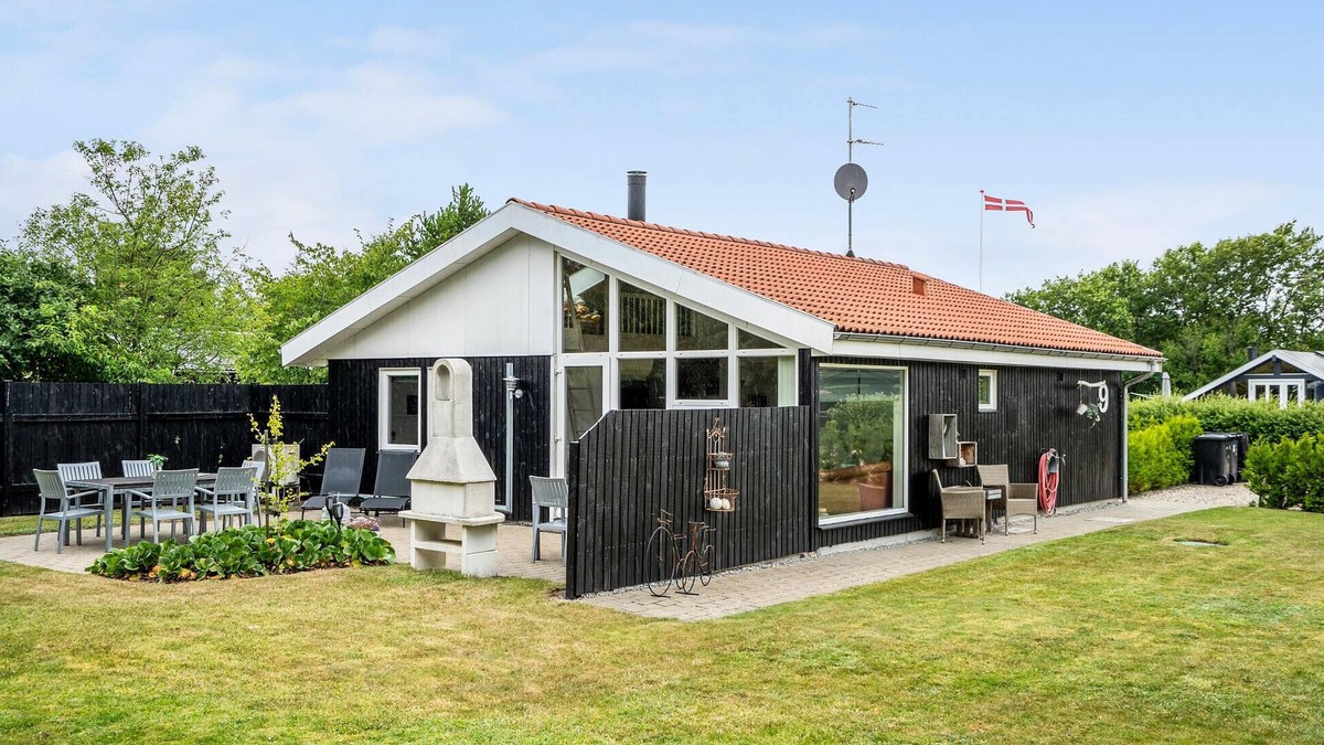 Skaven Strand House | Awesome home in Tarm with swimming pool