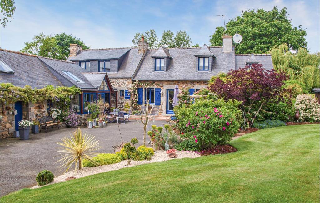 Begard House | Awesome Home In Trézélanbégard