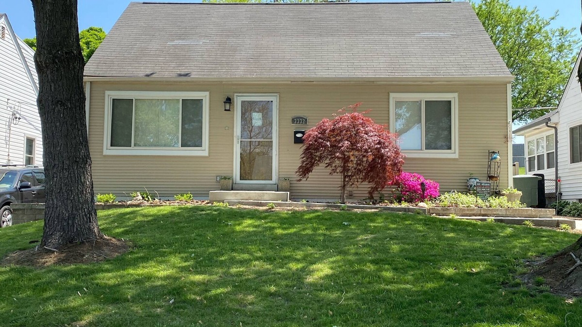 Northampton House | Awesome house in sought after area!