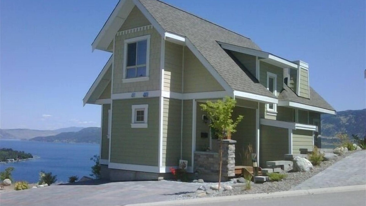 Central Okanagan Cottage | Awesome Lakeview inside & out, 5 min walk to main pool/amenities, STR license