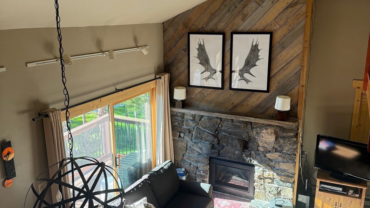 Warrior's Mark Condo | Awesome Location - Short Walk to Mountain and Town!