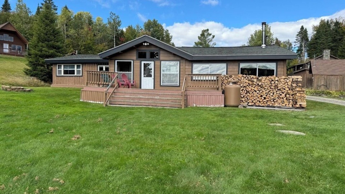 Pittsburg Cabin | Awesome Log Cabin on the 1st Connecticut Lake!