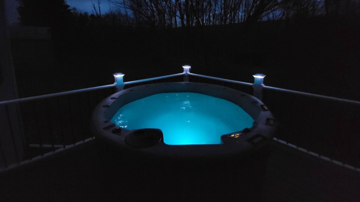 Swengel House | Awesome outdoor hot tub! Great discounts for longer stays!