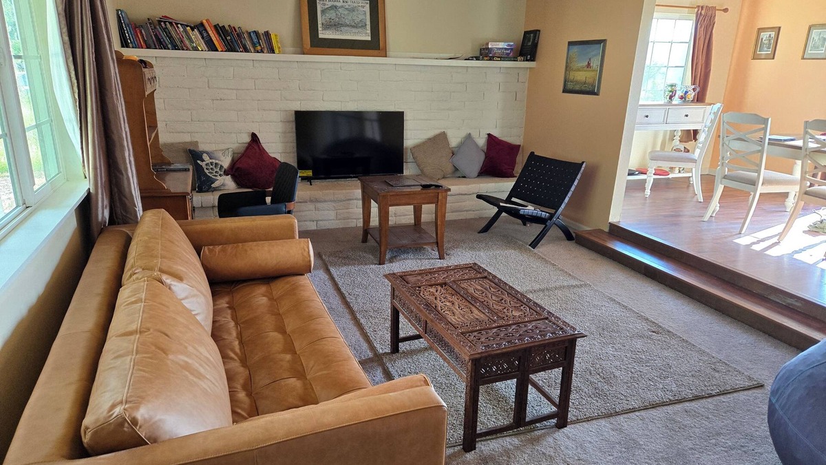 Yosemite Lakes House | Awesome Three-bedroom Retreat on 1.25 acres in Coarsegold with Trails and Views