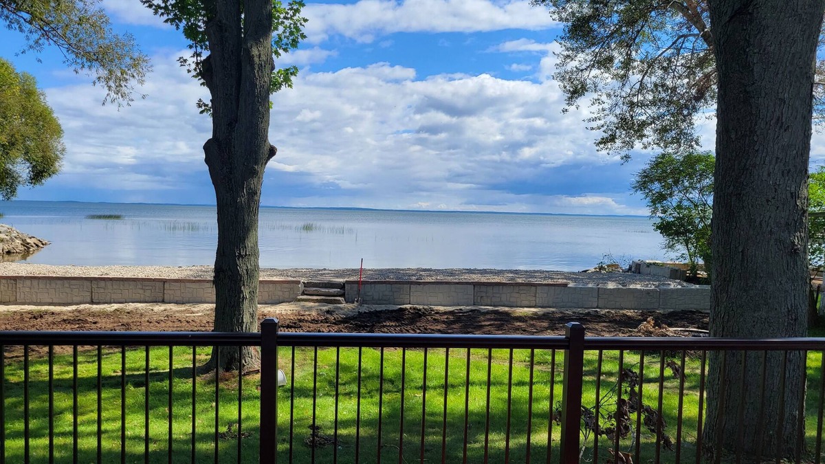 Abrams House | Awesome Waterfront Views, with all the comforts of home.