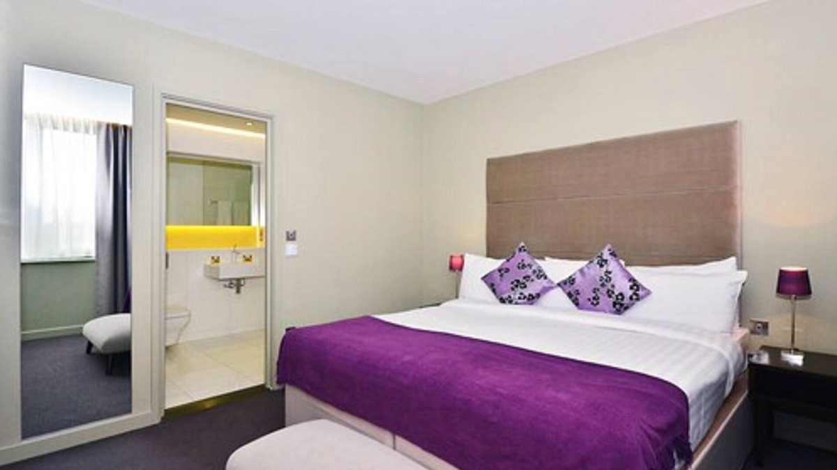 Battersea Apartment | Axiom Park Hotel