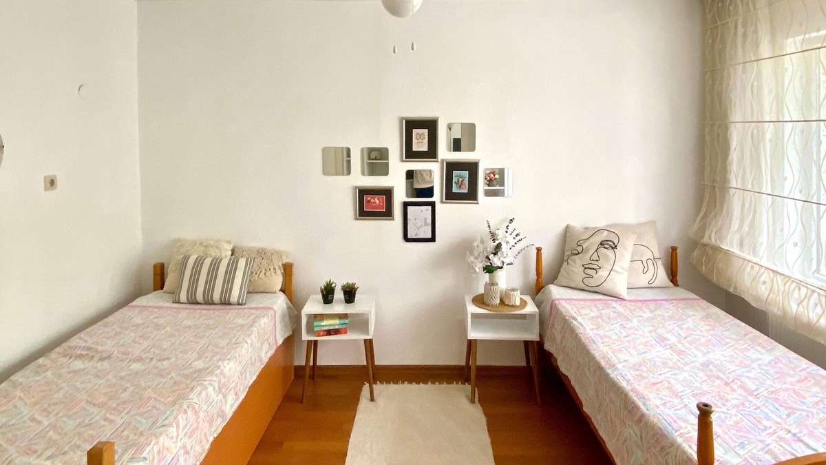 Merkezefendi Apartment | Aydinoglu Suites-NO Air Condition BUT Ceiling Fans n-4 Rooms- Central Heating