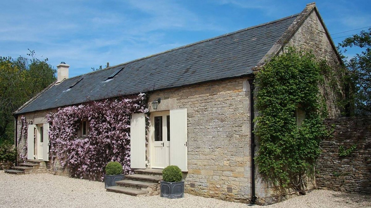 Bourton Cottage | Aylworth Manor Granary - sleeps 4 guests in 2 bedrooms