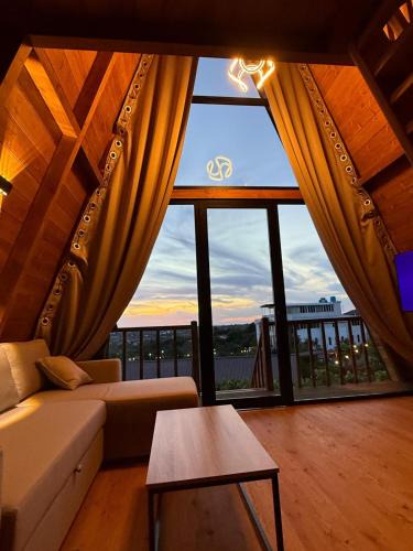 Tirana Villa | Azalea 1, Cozy Wooden Villa