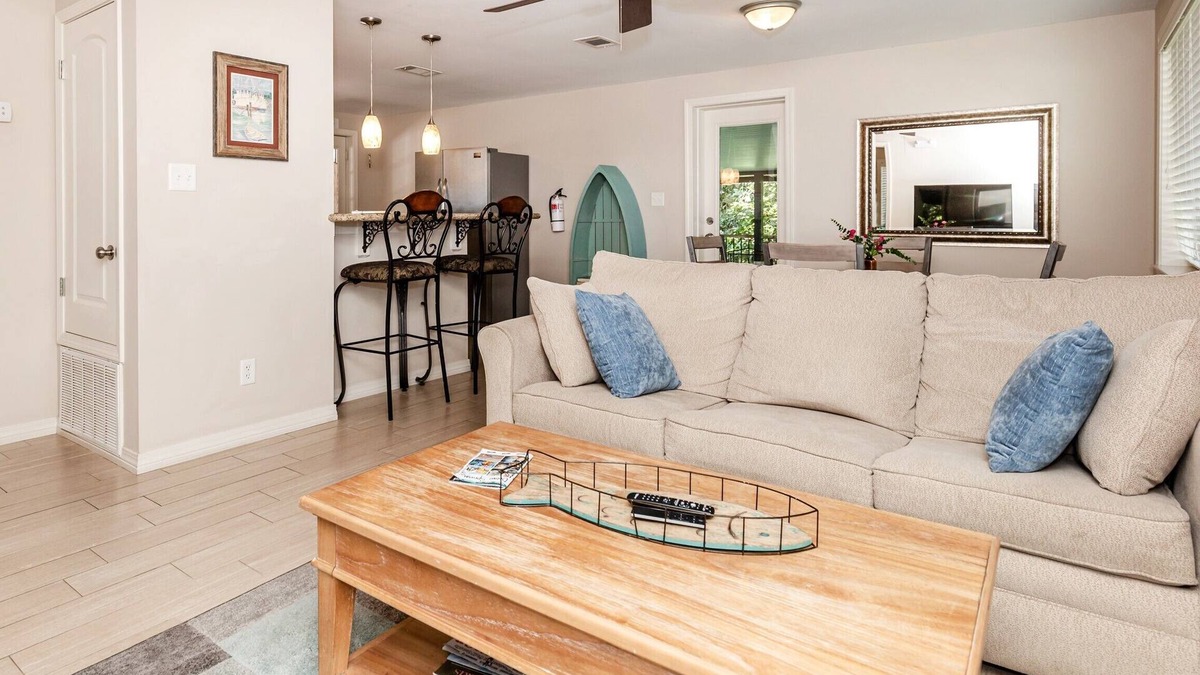 Biloxi Cottage | Azalea Cottage - 3 blocks to beach & downtown! Ocean Springs perfect location!