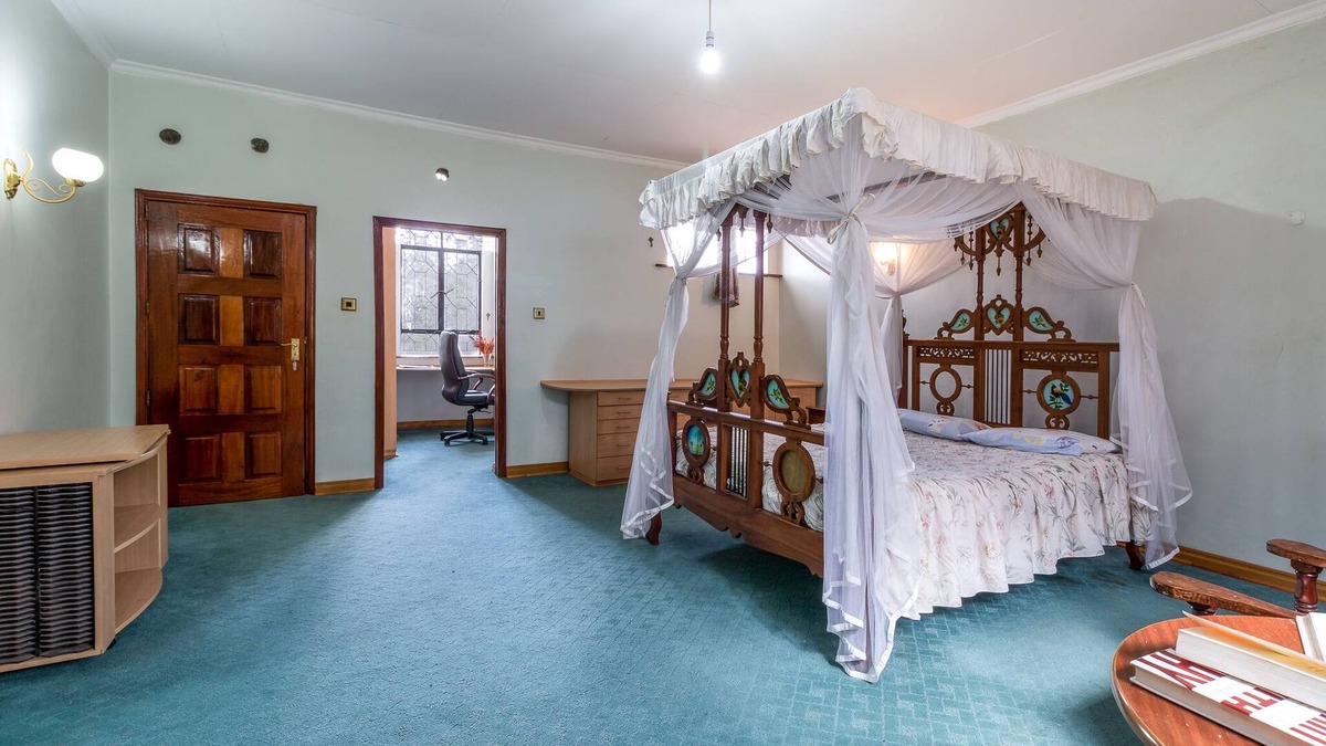 Ngong Villa | Azima Wellness Retreat Center-Master Ensuite.