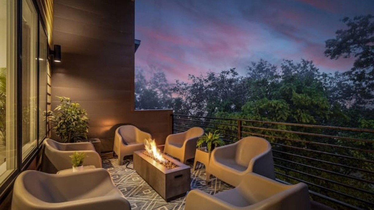 East Ridge House | Azul - An Atomic Ridge Home