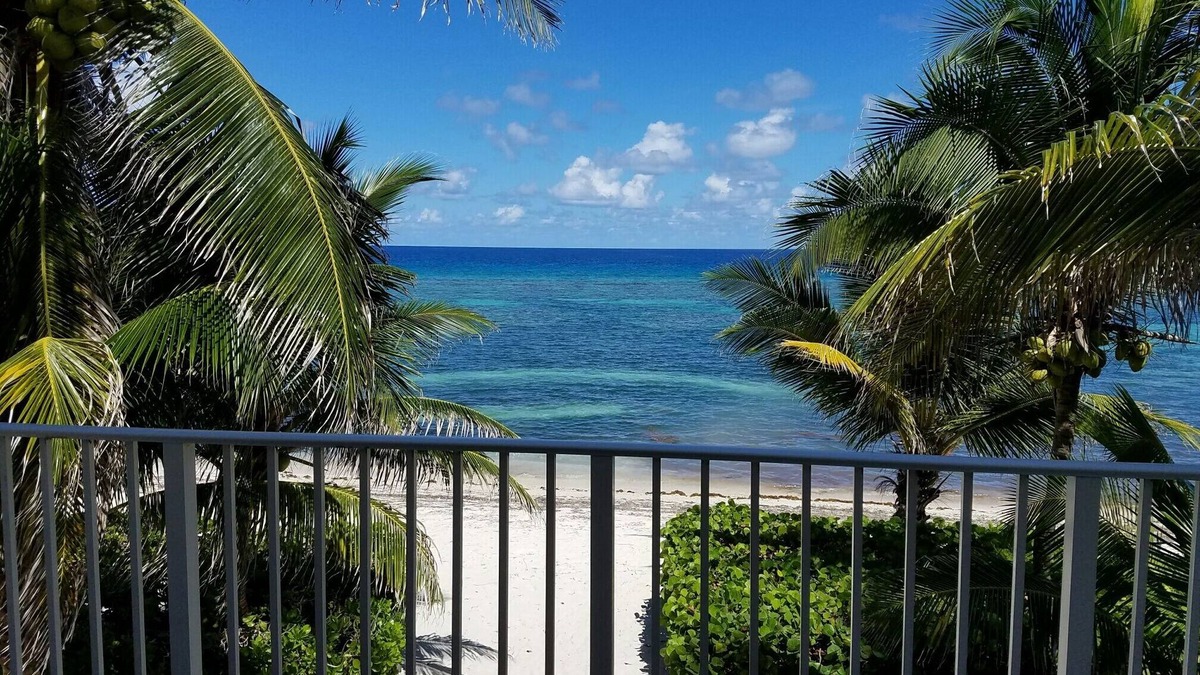 North Side Villa | Azure Breeze 3! Peaceful & Pristine-3Bd, 3 BATH AWAY from crowds! Beachfront!