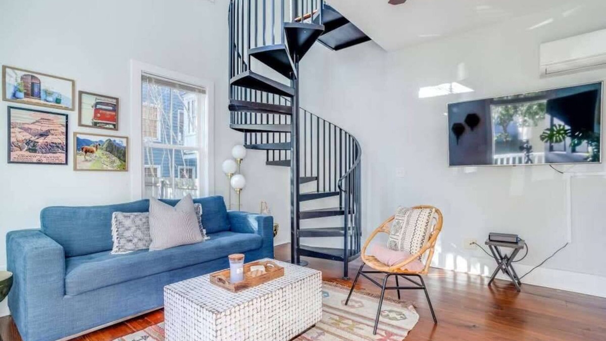 Downtown Charleston House | Azure Haven | Carriage Home Near King St + Parking