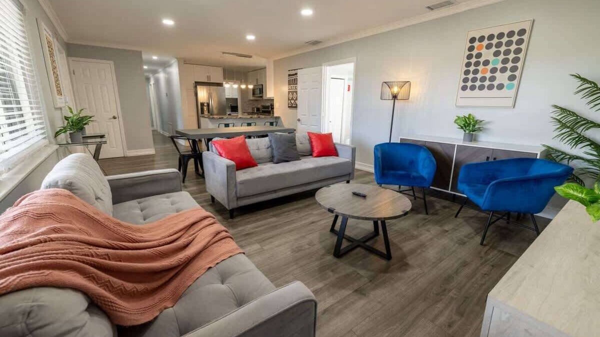 Boulevard Heights House | Azure Palms 4BR 2BA W/Pool