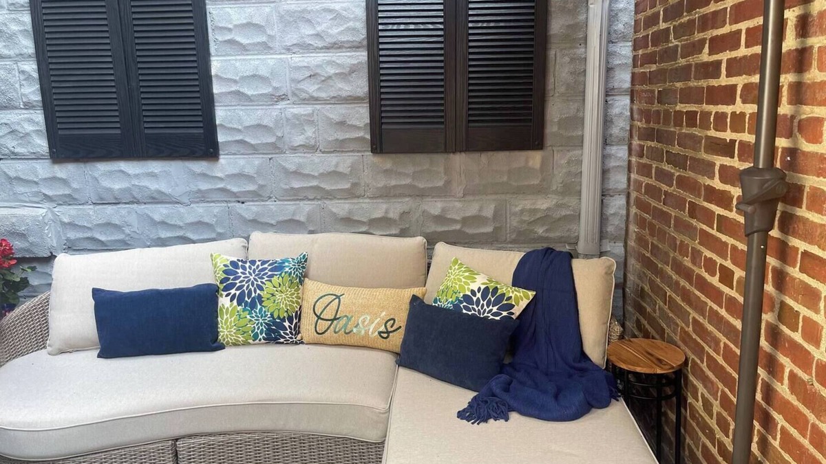 Woodridge Condo | #AzureNights - Posh 1 BR suite with patio oasis