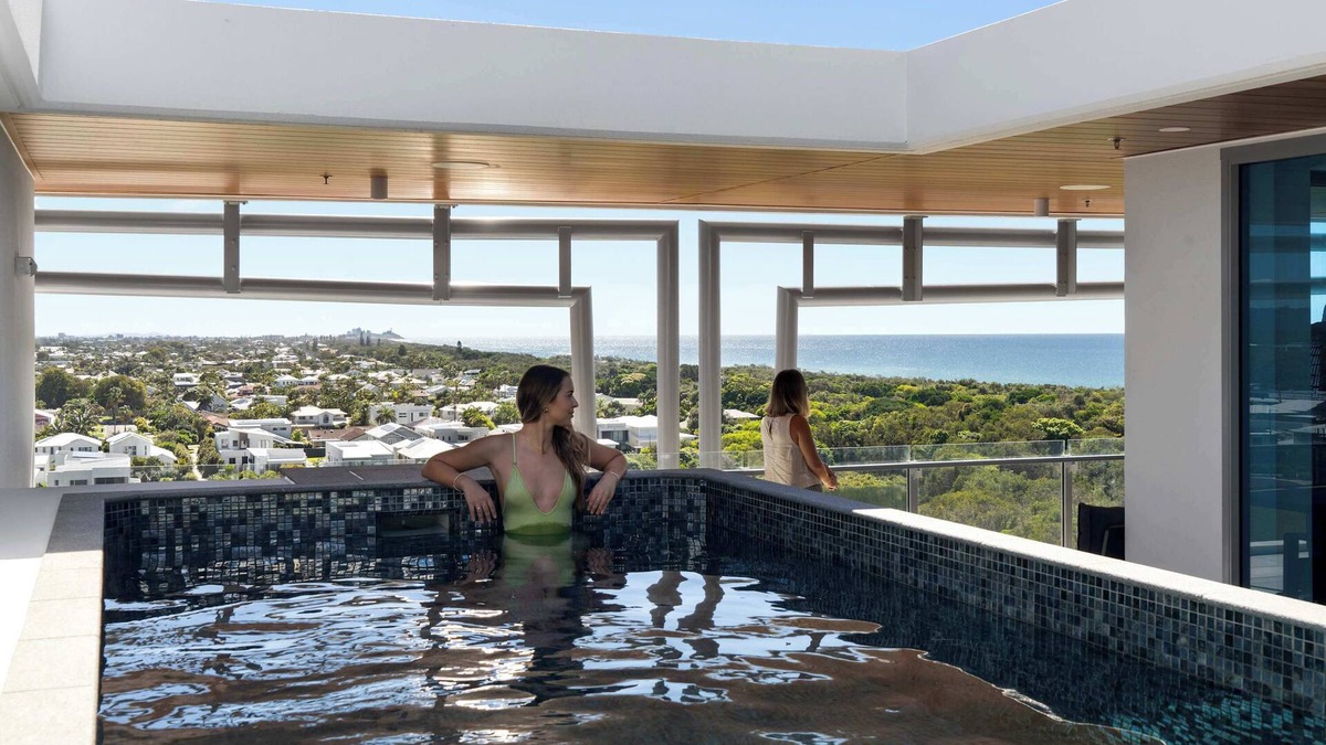 Bokarina Apartment | Azzure Luxe Penthouse - Private Heated Pool + Steam + Gym