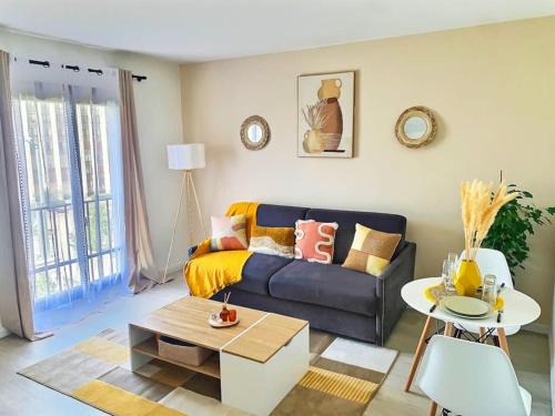 Meudon-la-Foret Apartment | b- Appartement lumineux proche velizy bis