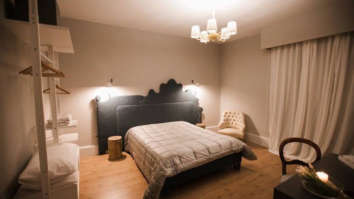 Montesarchio Bed & Breakfast | B&B Assteas with two double bedrooms and a shared bathroom