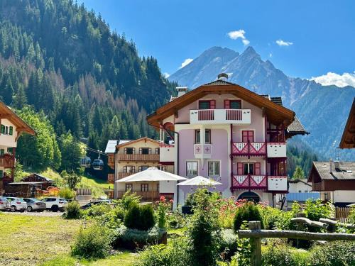 Canazei Bed & Breakfast | B&B Cèsa Planber Mountain View BIKE FRIENDLY