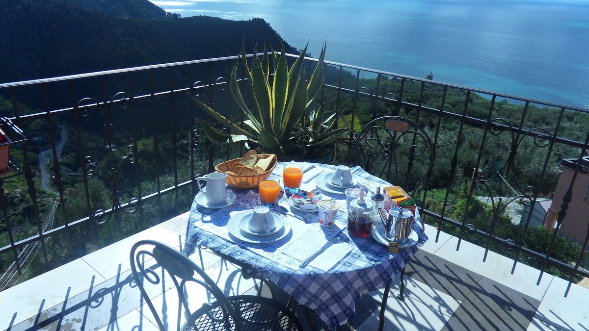 Volastra Bed & Breakfast | B&B Il Vigneto with sea view in the Cinque Terre National Park