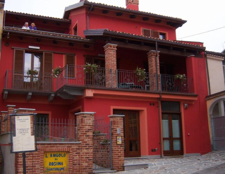 Novello Bed & Breakfast | B&B l'Angolo di Rosina con ristorante
