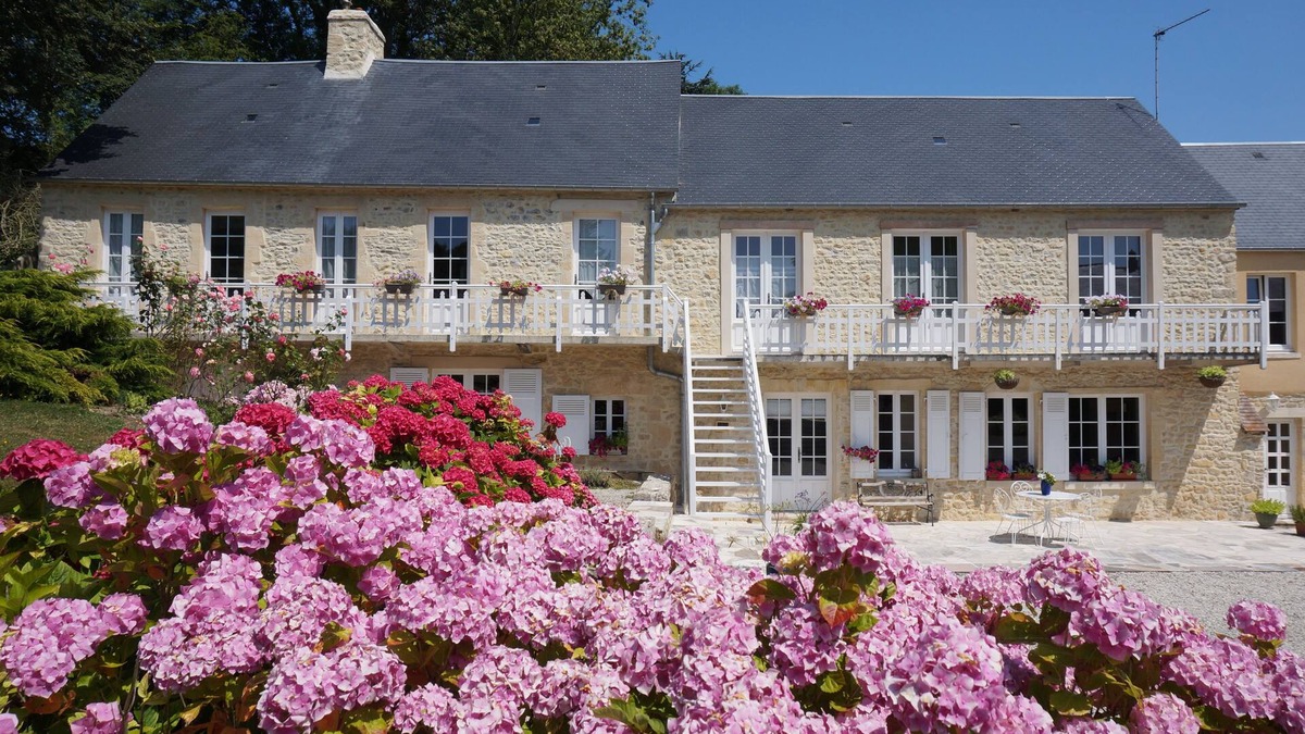 Sainte-Honorine-des-Pertes House | B&B Le Clos Saint-Jean - Omaha Beach