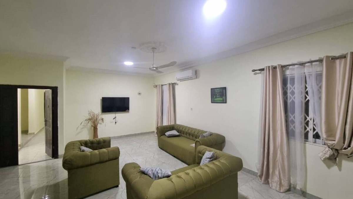 Cape Coast House | B's Classic and Cozy - Apt #2