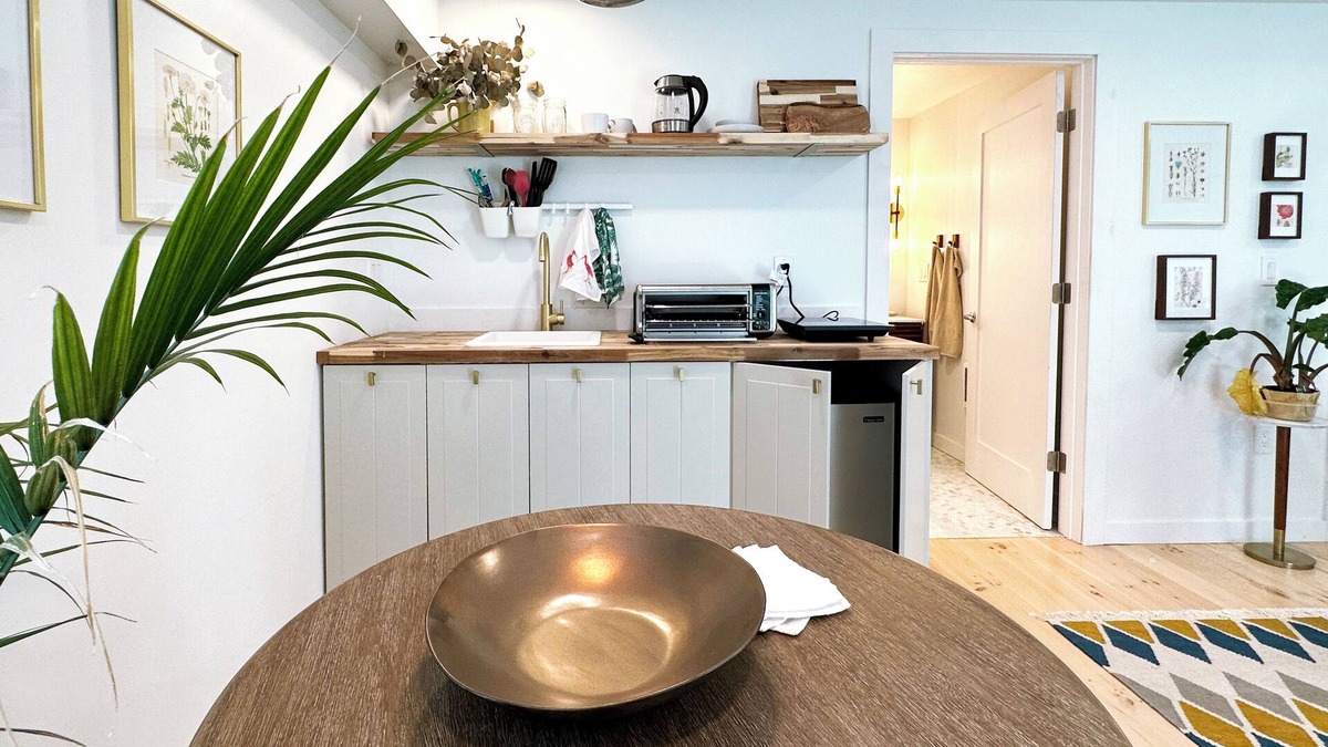 Catskill Apartment | B/w Hudson and Hunter, a Catskill studio perfect for 2.