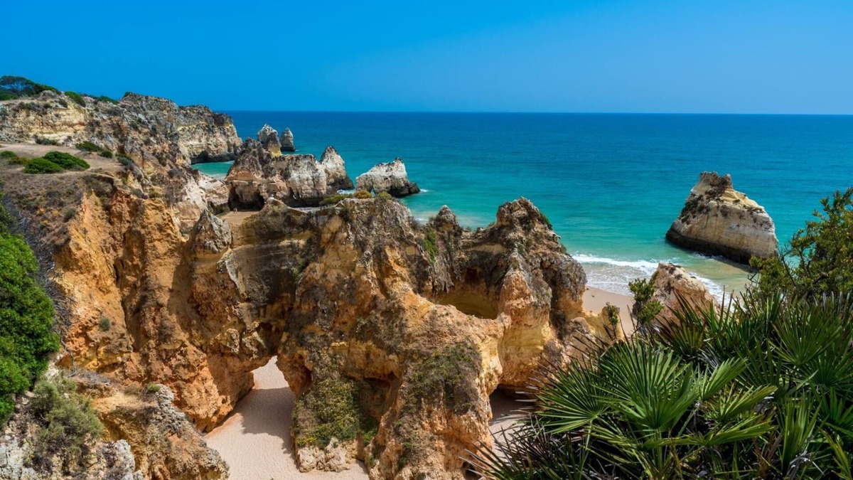 Praia da Rocha Apartment | B02 - Fantastic Apartment With Pool Almost On The Sandy Beach by DreamAlgarve