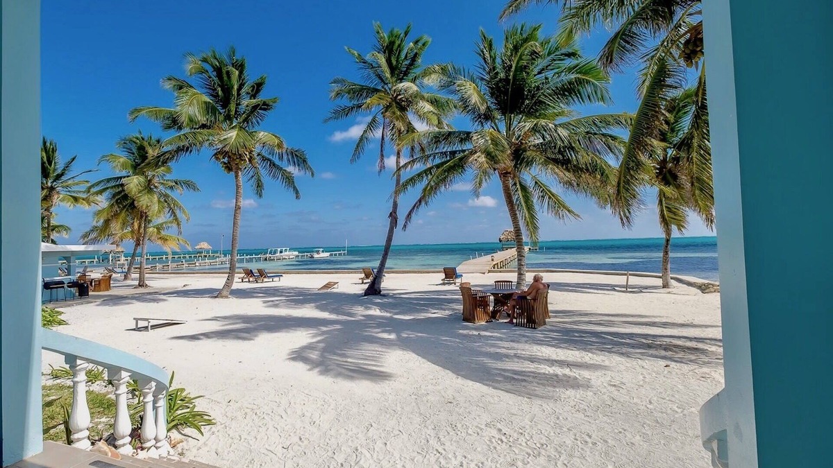 San Pedro Condo | B1 Beachside with pool, porch, kayaks, bikes & more!