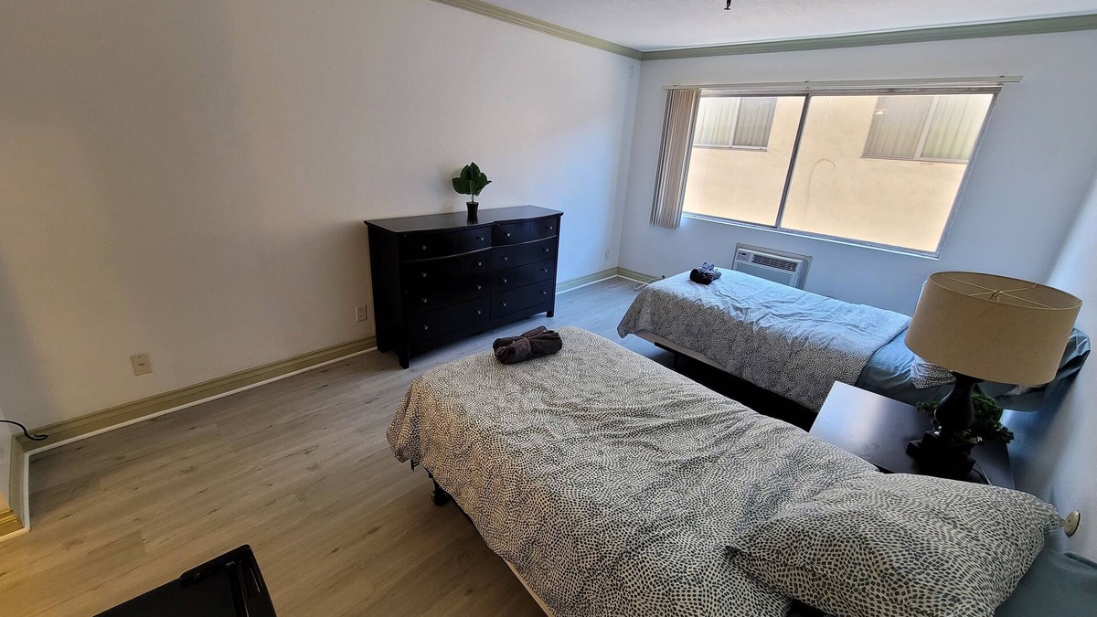 Pico - Robertson Hotel | (B11) LA Lovely Double Deluxe Unit
