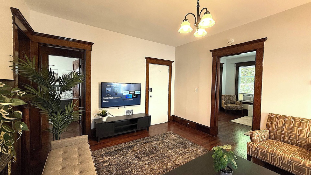 New Haven Apartment | B4-Beautiful 3Br w Balcony/parking/wi-fi CLOSE TO ALL