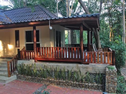 Kaeng Krachan Resort | Baan Maka Nature Lodge