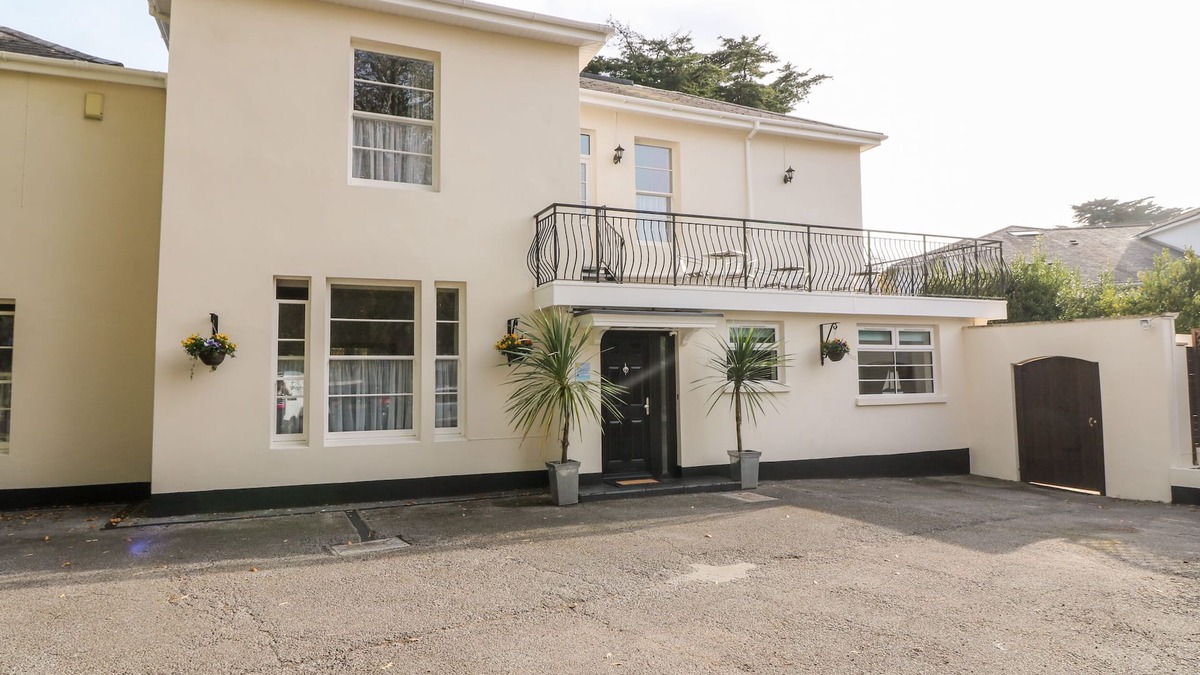 Torquay Cottage | BABBACOMBE HALL, family friendly, with hot tub in Babbacombe