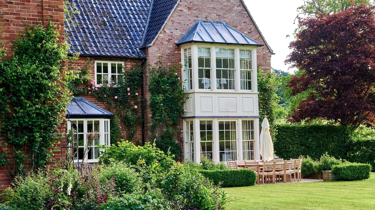 Fakenham House | Babies in travel cots not included in the capacity totals