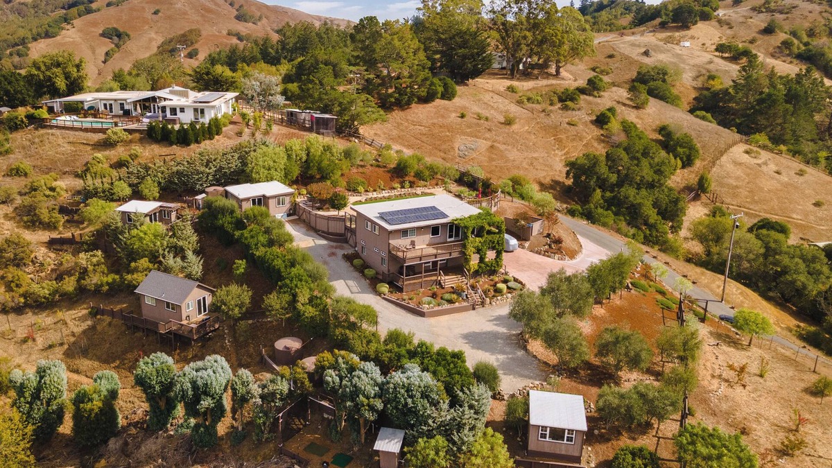 Woodacre Cottage | Baby Hawk Nest with Hot Tub and Views