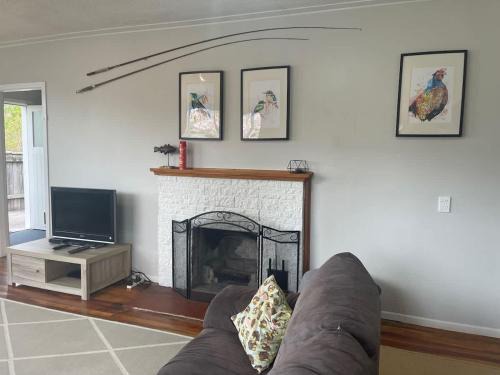 Two Mile Bay House | Bach 70
