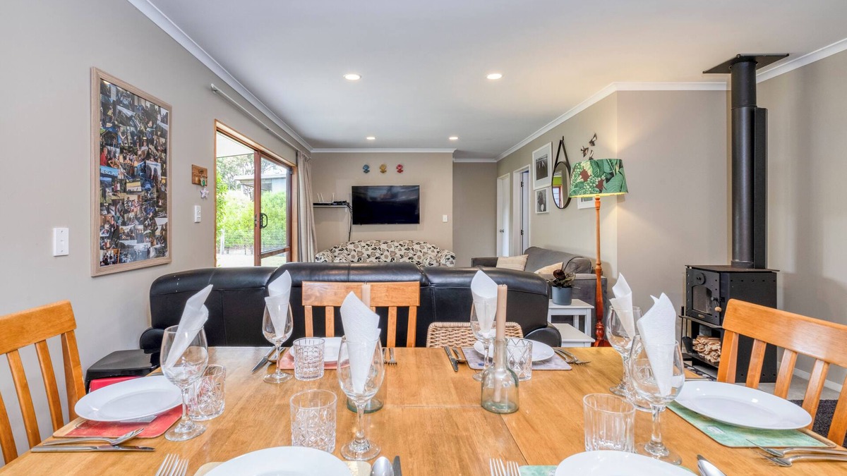 Kuratau House | Bach Noir - Kuratau Holiday Home