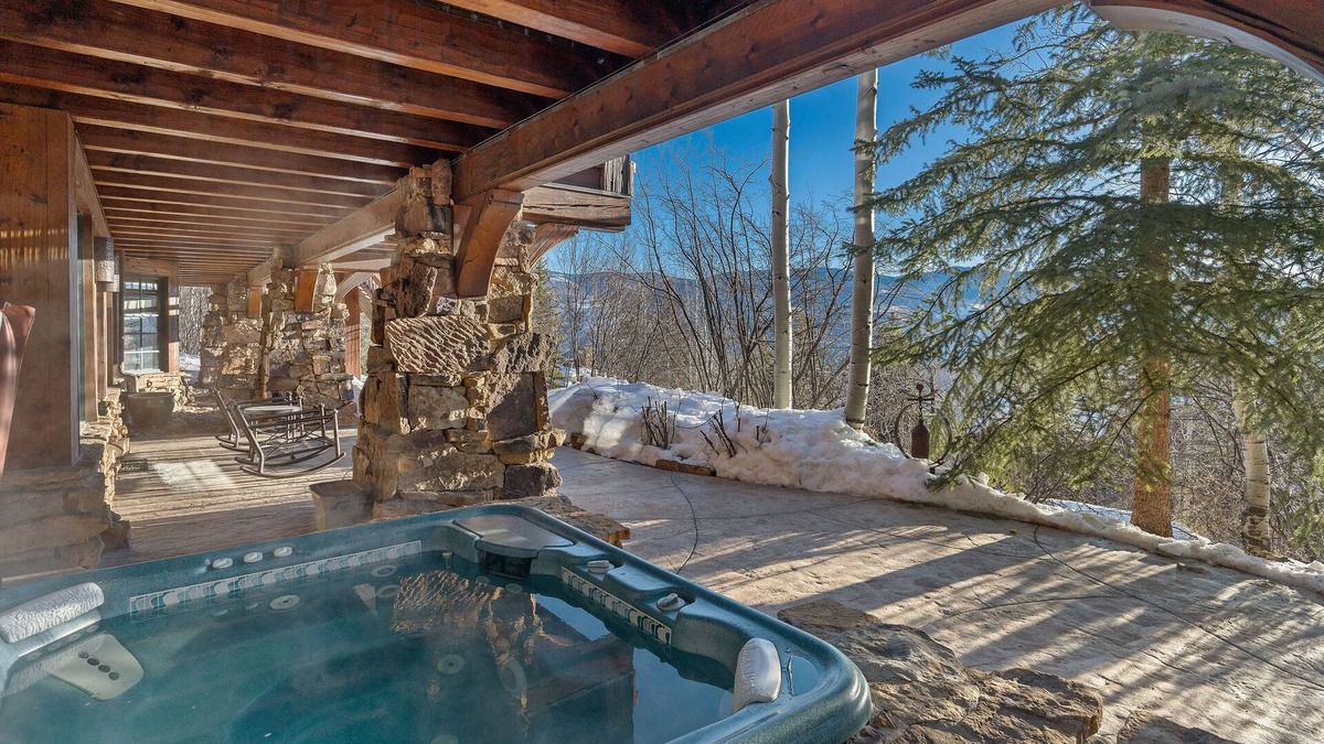 Avon House | Bachelor Ridge Lodge - views, walk to ski, Ritz Carlton amenities access, Holiday Availability!