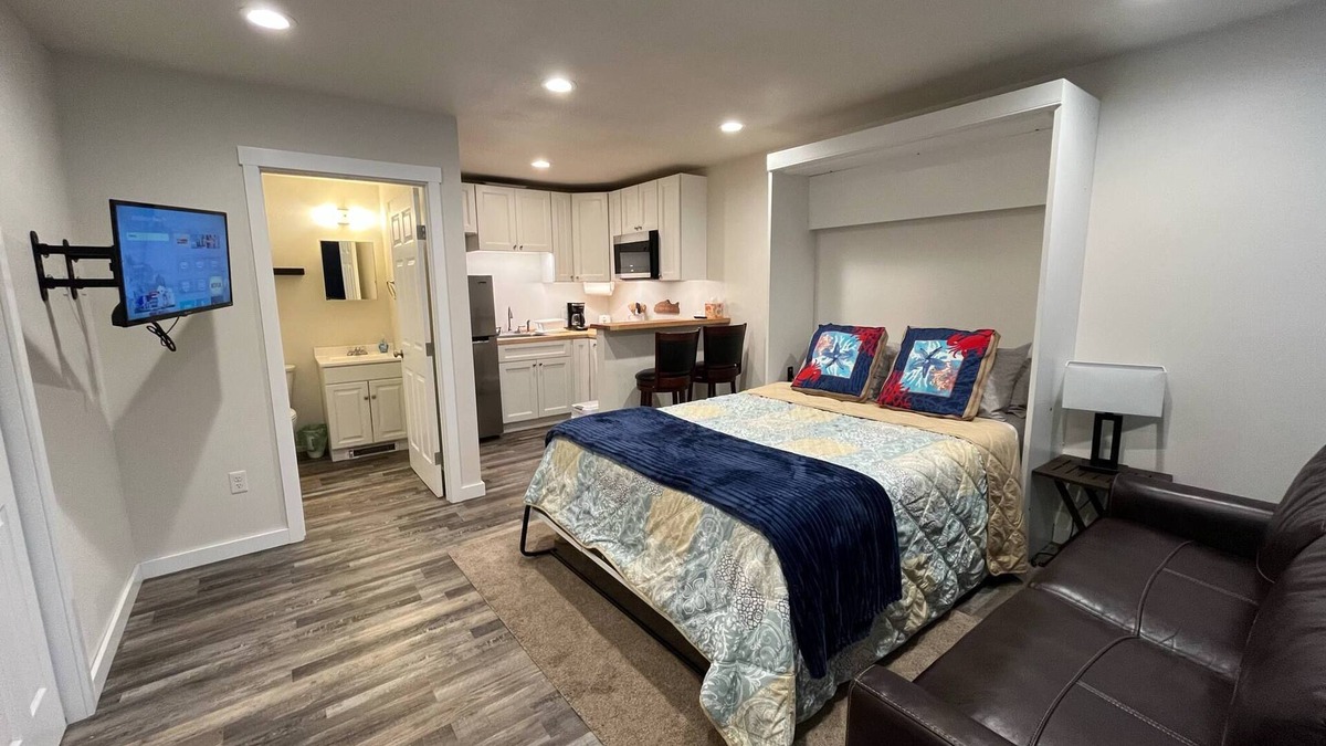 Sitka Apartment | Back Beach Retreat - Car Rental Option