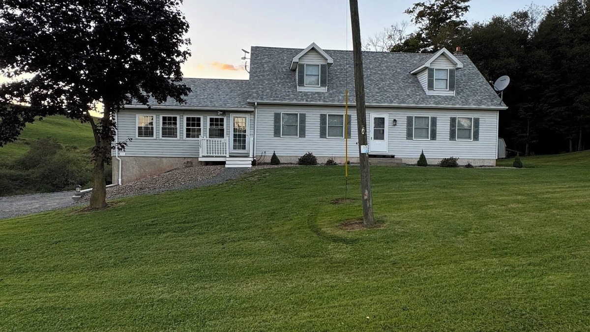 Granville Summit House | "Back Pasture Escape" NEW! Large Home farm views 7.5 miles to Worlds End, YMH.