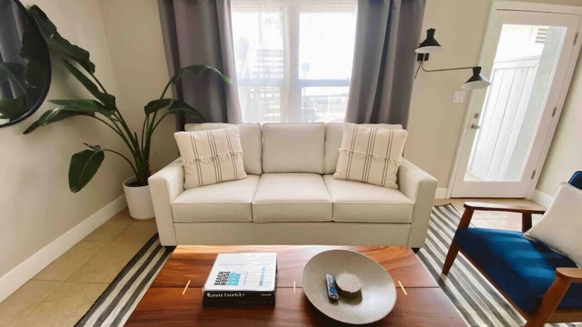 West Newport Cottage | Back Unit · Beach House in the <3 of Balboa Peninsula