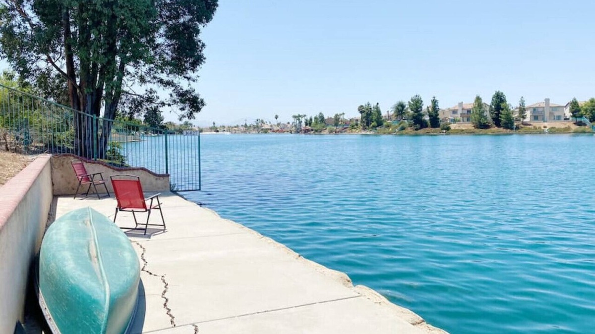 Moreno Valley House | ☀Backyard Canal Access☀ Kayak + 5 Bedroom Home!