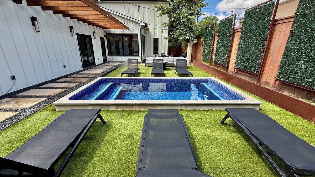 East Cesar Chavez House | Backyard Oasis + Private Pool + Walk to Downtown - Eastside Oasis!