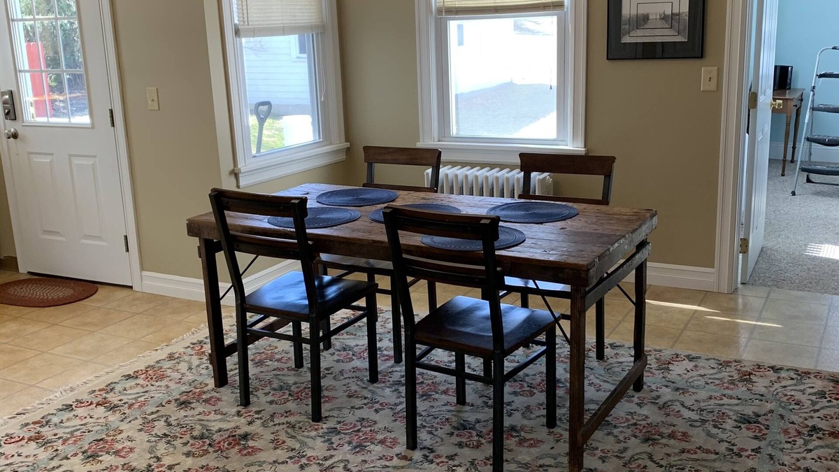 Geneva Apartment | ✧Backyard✧Parking✧400Mbps✧Smart TV✧BBQ✧W/D✧A/C