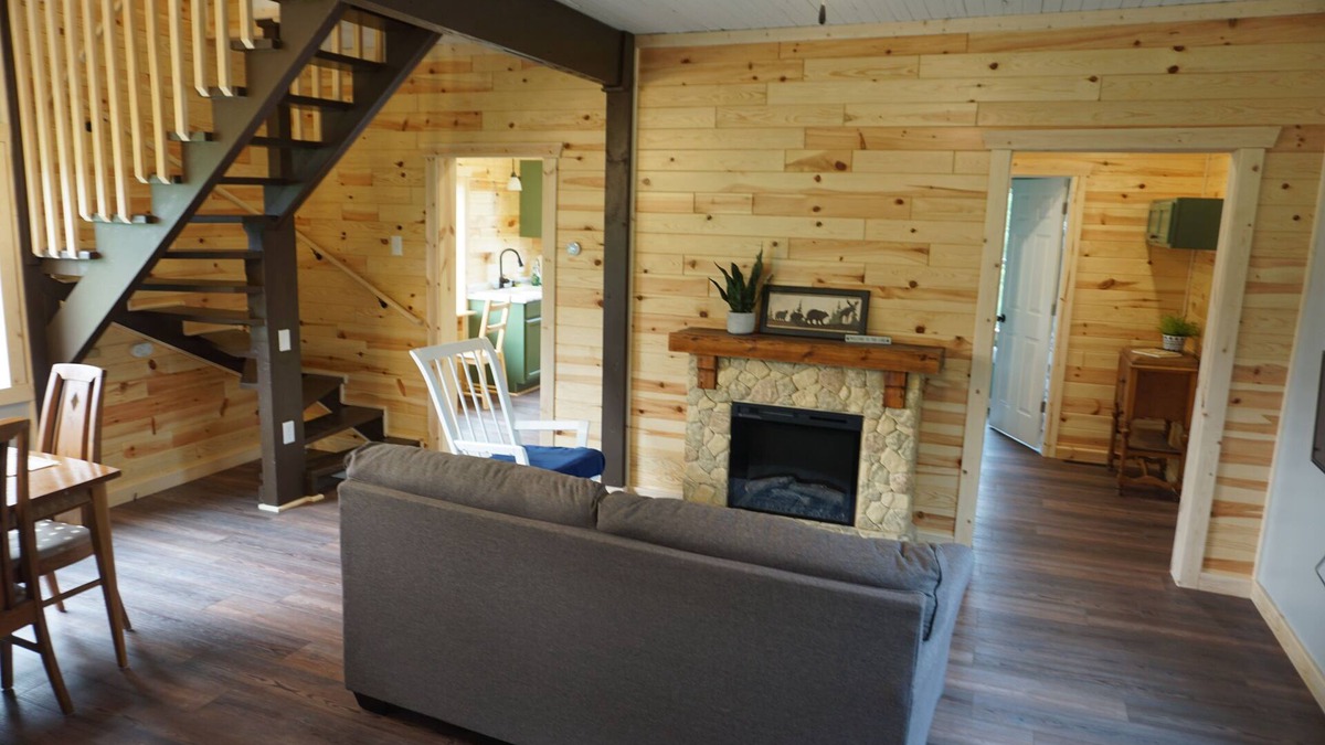 Hayward Cabin | Backyard Trails and Lake Hayward with Canoe!